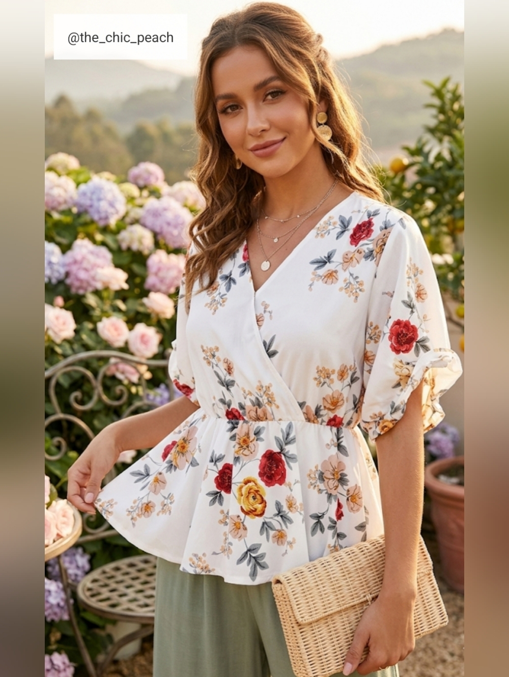 🌺NWOT - ROSEGAL Floral V-Neck Top - Size 4XL (Adjustable Fit)🌺